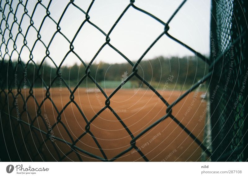 Sport fällt heute aus sportlich Fitness Freizeit & Hobby Sport-Training Ballsport Tennis Sportstätten Tennisplatz Landschaft Horizont Herbst schlechtes Wetter