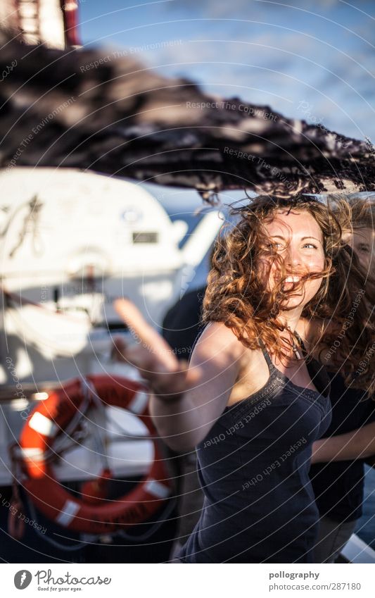 stormy weather (1) Mensch feminin Junge Frau Jugendliche Erwachsene Leben Körper 18-30 Jahre Luft Himmel Wolken Schönes Wetter Wind Sturm Meer Schifffahrt