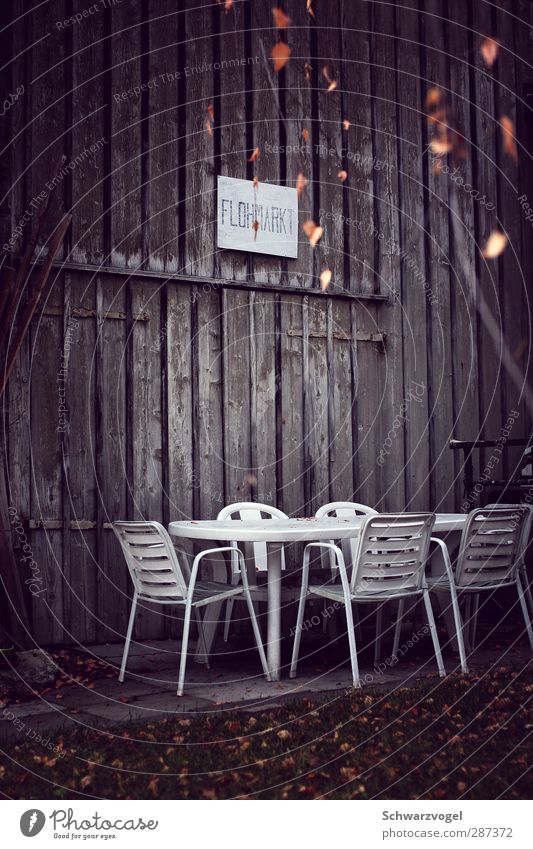 Winter.Schluss.Verkauf. kaufen Handel sparsam Flohmarkt karg Einsamkeit Pause ruhig Menschenleer standby geschlossen Farbfoto Außenaufnahme