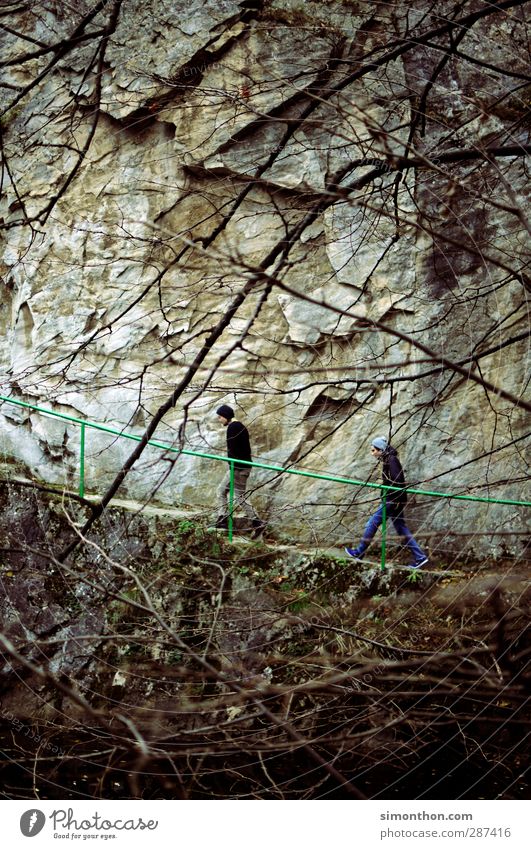 Reisen Ferien & Urlaub & Reisen Ausflug Abenteuer Ferne Expedition Berge u. Gebirge wandern maskulin 2 Mensch Natur Herbst Winter schlechtes Wetter Felsen