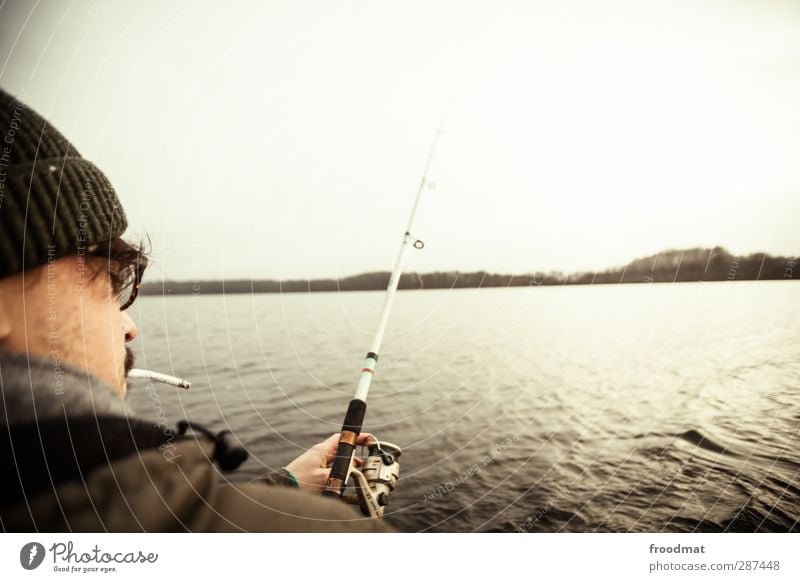 danke für den fisch Freizeit & Hobby Angeln Mensch maskulin Junger Mann Jugendliche Erwachsene 1 Wasser Himmel Herbst Winter schlechtes Wetter Wind Regen Teich