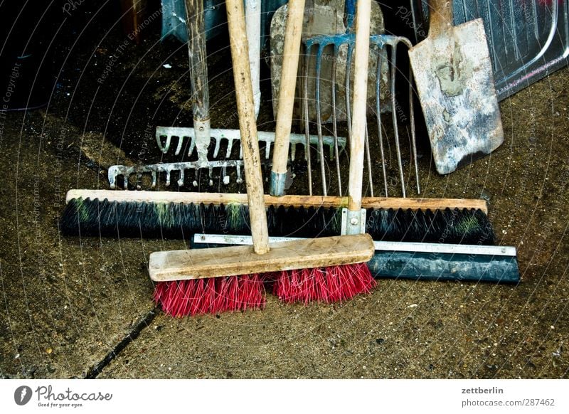 Besen und so Handarbeit Häusliches Leben Arbeit & Erwerbstätigkeit Beruf Handwerker Arbeitsplatz Baustelle Dienstleistungsgewerbe Business Zusammensein