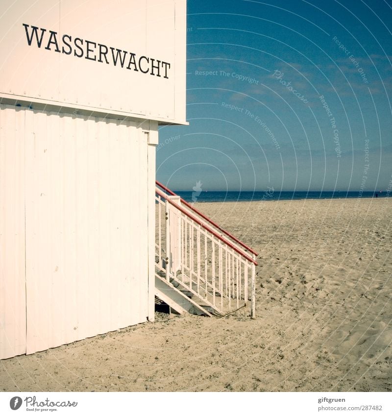 sicher ist sicher Umwelt Natur Urelemente Sand Wasser Himmel Küste Strand Ostsee Meer Haus Hütte Mauer Wand Treppe Schwimmen & Baden Wasserwacht Wachsamkeit