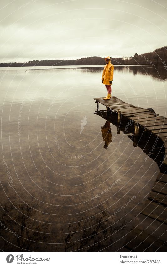 sackgasse Erholung ruhig Meditation Freizeit & Hobby Tourismus Ausflug Abenteuer Mensch maskulin Mann Erwachsene 1 Landschaft Wasser Himmel Herbst Winter Wetter