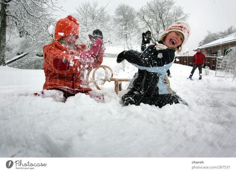 Winterkinderquatsch Freude Freizeit & Hobby Spielen Schneeballschlacht Winterurlaub Berge u. Gebirge Mensch feminin Kind Mädchen Kindheit Leben 2 3-8 Jahre