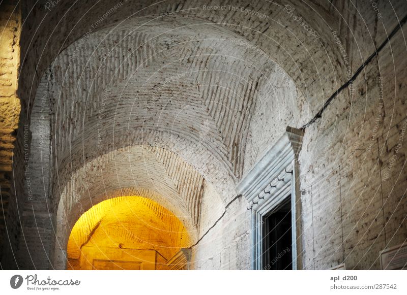 Gewölbekeller Architektur Altstadt Menschenleer Haus Kirche Bauwerk Mauer Wand Haga Sofia alt gelb grau standhaft Senior Istanbul Stein Farbfoto Gedeckte Farben