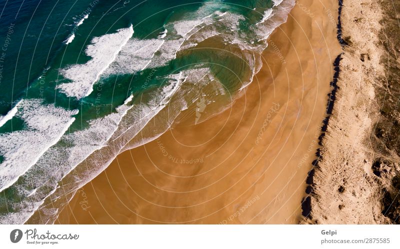 Wunderschöne Luftaufnahme eines Strandes mit Wellen Ferien & Urlaub & Reisen Tourismus Sommer Sonne Meer Tapete Natur Landschaft Sand Küste Fluggerät natürlich