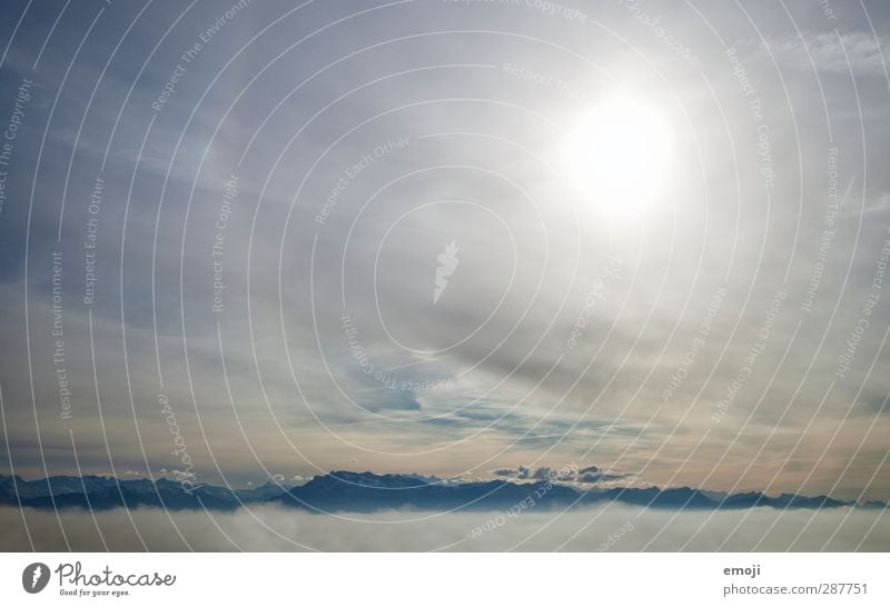 les Alpes Umwelt Natur Himmel Wolken Klima Wetter Alpen Berge u. Gebirge hell blau Wolkenfeld Hochnebel Farbfoto Außenaufnahme Menschenleer Tag Licht