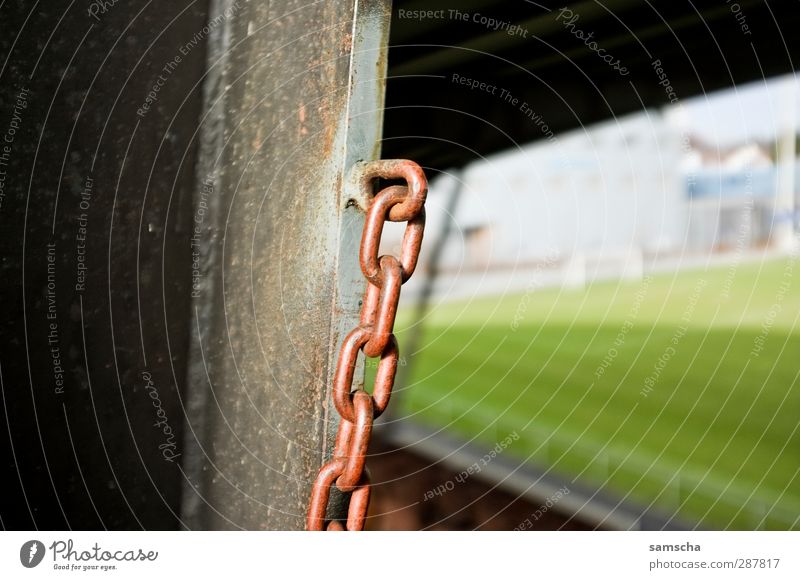 angekettet Sportstätten Fußballplatz Stadion Mauer Wand alt hängen Kette Kettenglied anketten Sportplatz Fußballstadion Espenmoos St. Gallen Rost Metallwaren