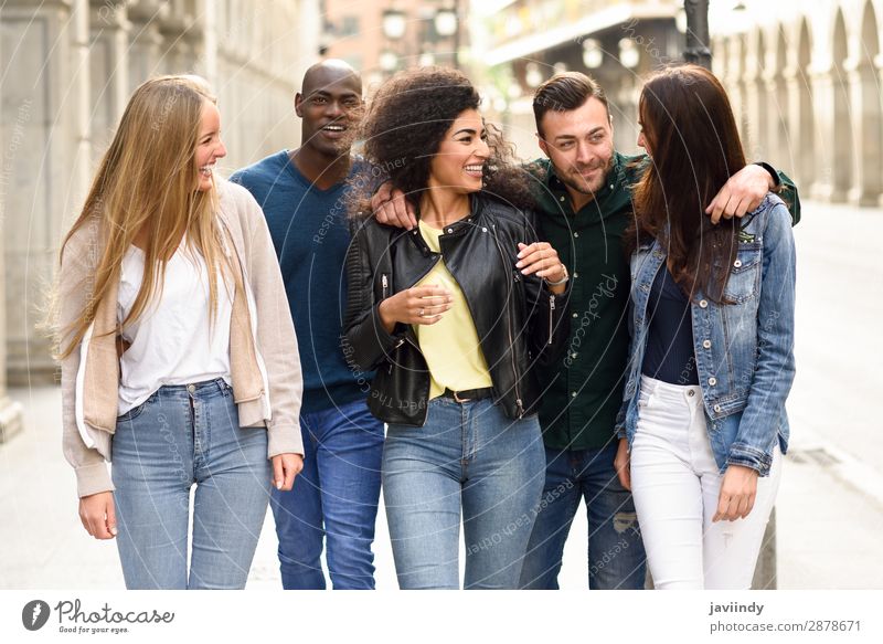 Gruppe von Freunden, die gemeinsam Spaß im Freien haben. Lifestyle Freude Glück schön Sommer Mensch maskulin feminin Junge Frau Jugendliche Junger Mann