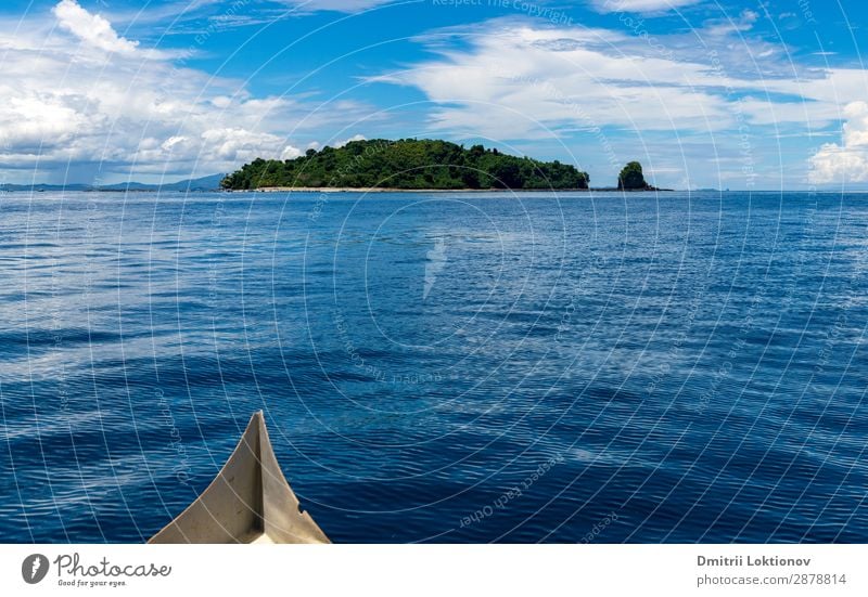 Weiterfahrt mit dem Boot zu entfernten Ufern Natur Landschaft Erde Wasser Himmel Wolken Sommer Schönes Wetter Baum Wald Küste Strand Meer Indischer Ozean Insel