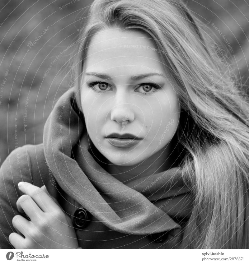 wonderful girl schön Mensch feminin Junge Frau Jugendliche Leben 1 18-30 Jahre Erwachsene schlechtes Wetter Wind Mode Bekleidung Jacke blond langhaarig