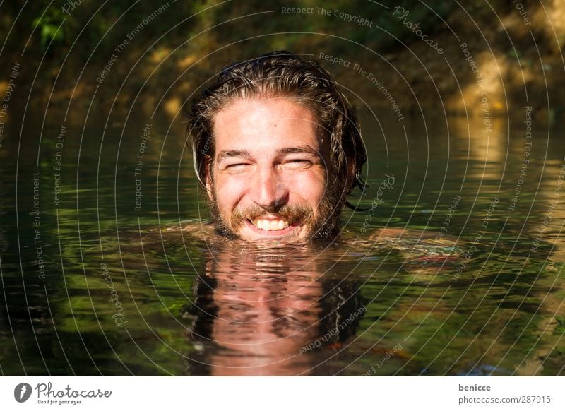 Wasserratte Mann Mensch nackt Schwimmen & Baden Im Wasser treiben nass Sommer See Fluss Europa Europäer Tattoo tätowiert attraktiv maskulin Porträt Natur