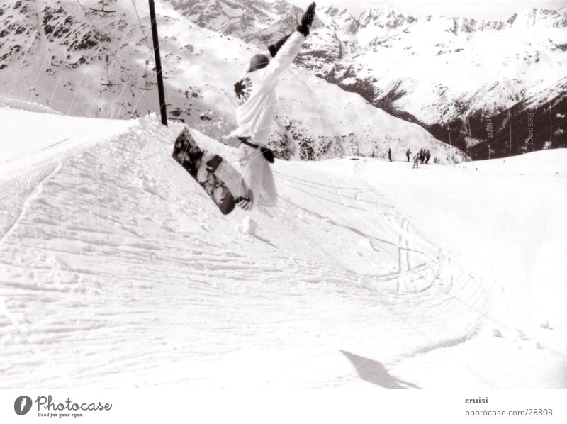 Hepp Winterurlaub Snowboard St. Jakob Österreich springen Sport Schnee Snowboarding Snowboarder Skipiste Schönes Wetter abwärts hoch weit weiß Berge u. Gebirge