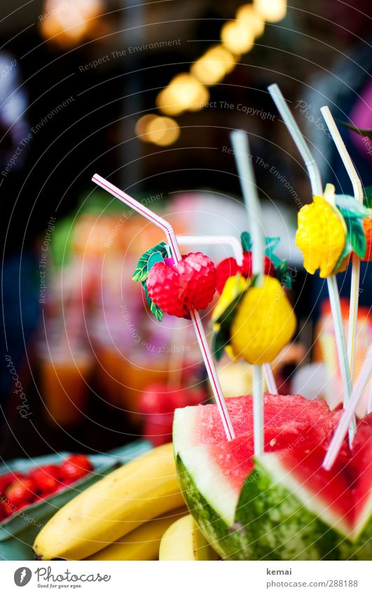 Frucht pur Lebensmittel Wassermelone Banane Ernährung Trinkhalm frisch Gesundheit lecker mehrfarbig Farbfoto Außenaufnahme Menschenleer Tag Kontrast Unschärfe