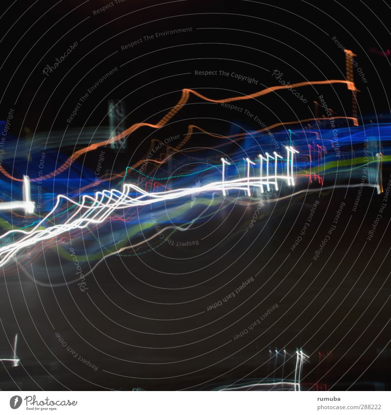 Lichtspuren Lifestyle Entertainment High-Tech Verkehr Streifen glänzend blau schwarz weiß Reflexion & Spiegelung Lichterscheinung Autoscheinwerfer Bewegung