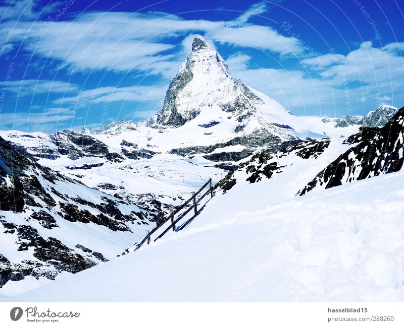 Matterhorn Winter Sport Wintersport Skipiste Natur Landschaft Himmel Schönes Wetter Schnee Alpen Berge u. Gebirge Gipfel Schneebedeckte Gipfel Gletscher kalt