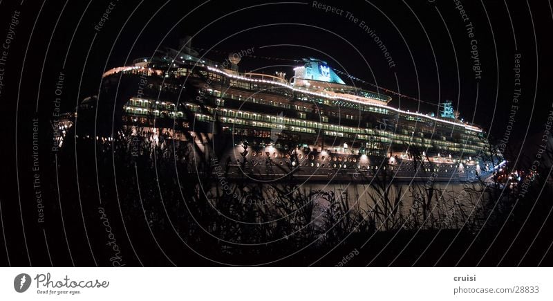 Papenburg Wasserfahrzeug Luxusliner Kreuzfahrtschiff Nacht Dampfschiff Ferien & Urlaub & Reisen Schifffahrt Parkdeck Ozeanriese Weltreise