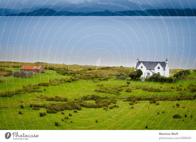 Haus am See Ferien & Urlaub & Reisen Ausflug Ferne Freiheit Natur Landschaft Wiese Küste Großbritannien Schottland Europa Einsamkeit Horizont ruhig Farbfoto