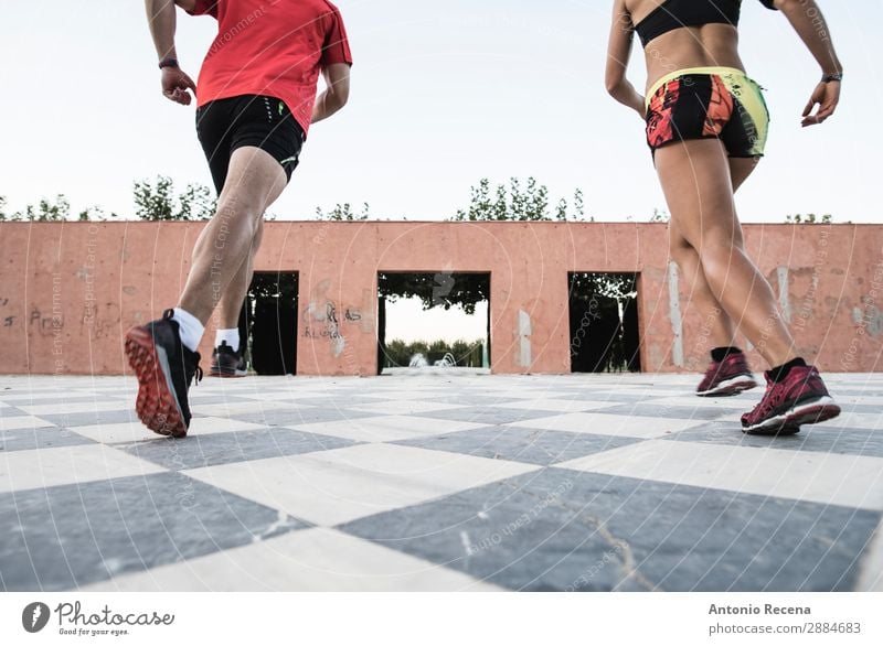 Anonyme LäuferInnen Sport Fitness Sport-Training Sportler Mensch Junge Frau Jugendliche Junger Mann Erwachsene Beine 2 18-30 Jahre rennen sportlich muskulös