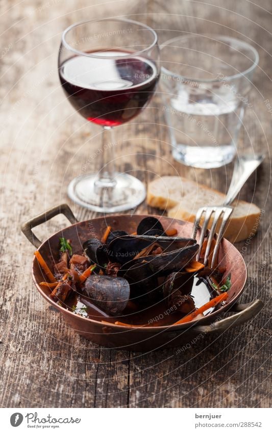 Mumpfel Lebensmittel Meeresfrüchte Brot Ernährung Slowfood Getränk Trinkwasser Wein Geschirr Schalen & Schüsseln Glas Gabel frisch gut zurückhalten Reichtum