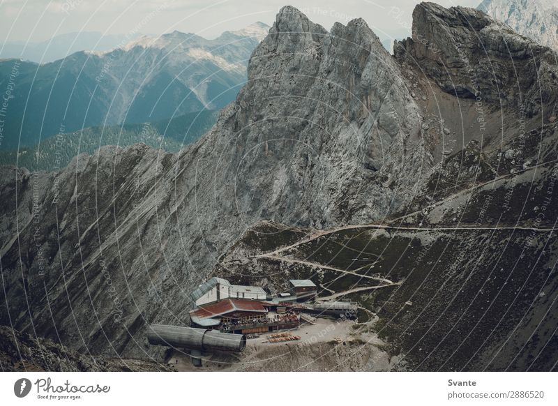 Blick über Haus und Gebirge in den Alpen Ferien & Urlaub & Reisen Tourismus Ausflug Ferne Berge u. Gebirge wandern Landschaft Felsen Mittenwald Deutschland