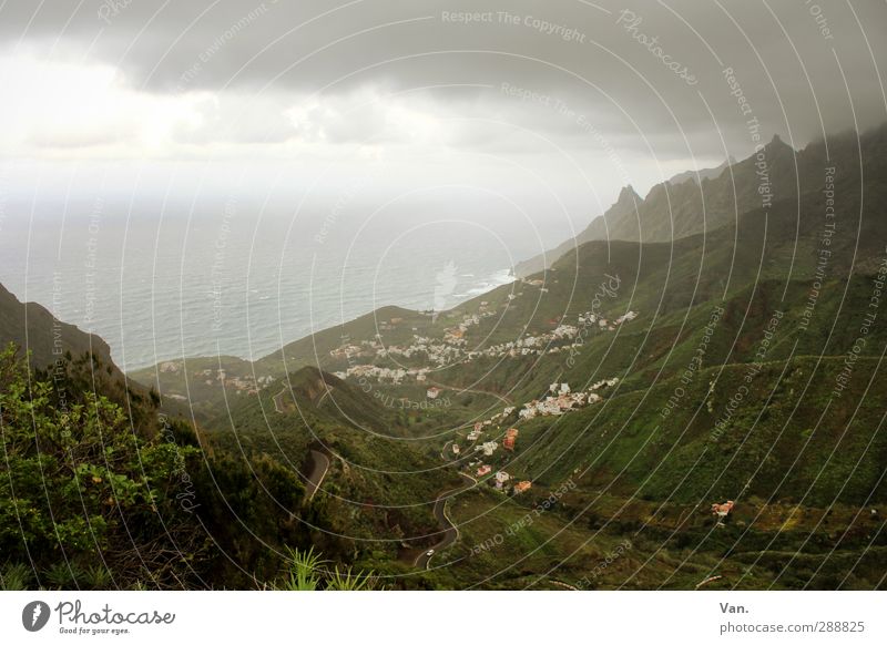 Schlechtwetterfront Ferien & Urlaub & Reisen Natur Landschaft Himmel Wolken Horizont schlechtes Wetter Gras Sträucher Hügel Berge u. Gebirge Küste Meer Atlantik