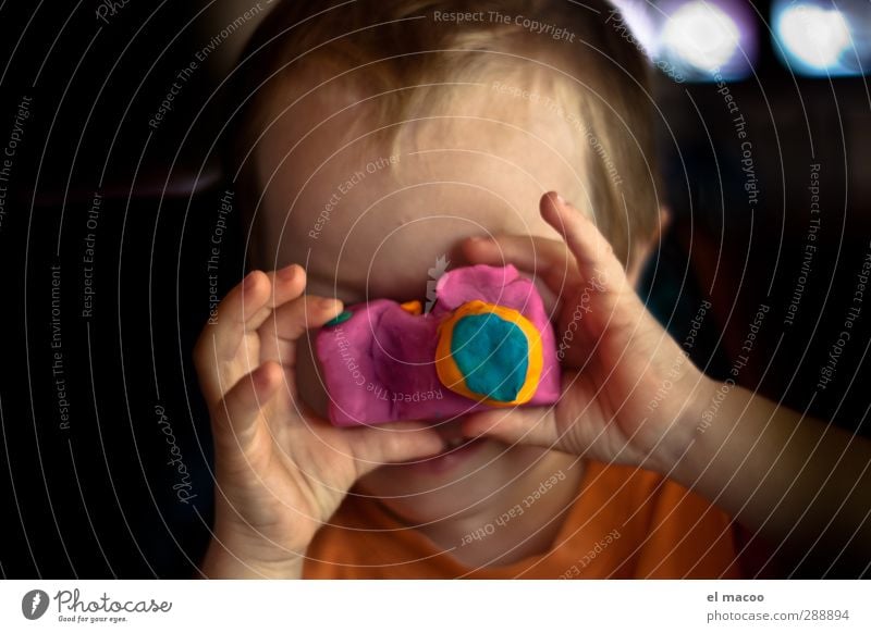 say cheese Spielen Basteln Kneten Kinderzimmer Fotokamera Mensch maskulin Kindheit Kopf Gesicht Hand Finger 1 1-3 Jahre Kleinkind beobachten Glück einzigartig