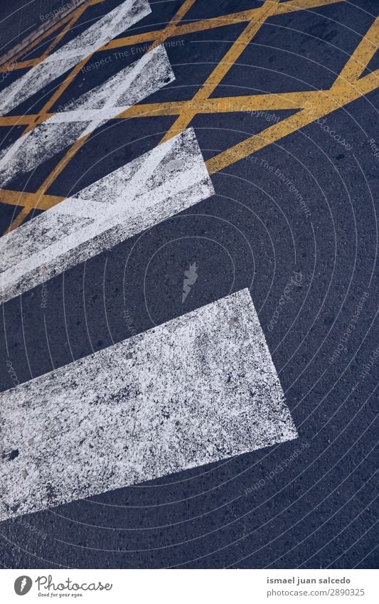 Ampel auf der Straße Verkehrsgebot Signal Hinweisschild Großstadt Verkehrszeichen Verkehrsschild Zeichen Symbole & Metaphern Weg Vorsicht Beratung Sicherheit