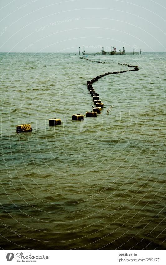 Reuse Arbeit & Erwerbstätigkeit Wirtschaft Umwelt Natur Wasser Himmel Horizont Herbst Klima Klimawandel Wetter schlechtes Wetter Wellen Ostsee Meer dunkel