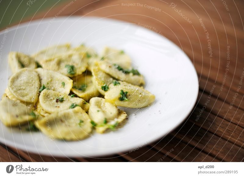 Ja Lebensmittel Teigwaren Backwaren Kräuter & Gewürze Ernährung Mittagessen Teller Häusliches Leben Haus Tisch stehen Duft braun gelb Freude ästhetisch