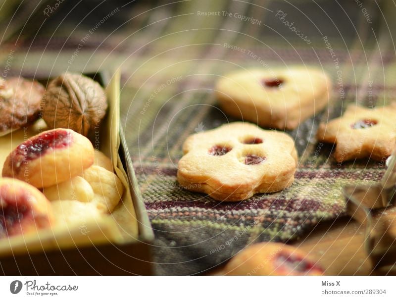 Plätzchenmischung Lebensmittel Teigwaren Backwaren Ernährung Kaffeetrinken lecker süß selbstgemacht Linzer Auge Linzer Plätzchen Engelsaugen Tischwäsche kariert