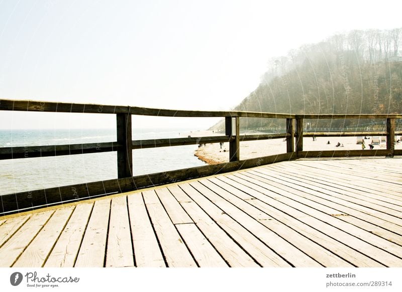 Sellin Ostsee Sonne Gegenlicht hell Sommer Seebrücke Geländer Treppengeländer Brückengeländer Holz Steg Horizont Küste Mecklenburg-Vorpommern Rügen