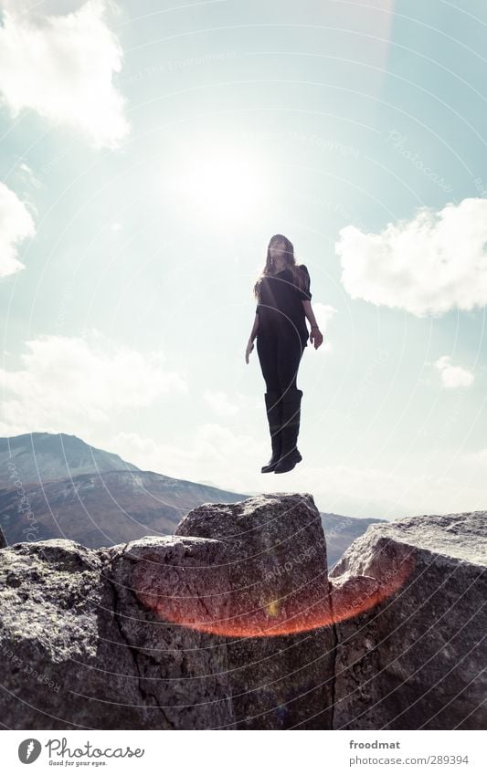 low rising Ferien & Urlaub & Reisen Ausflug Abenteuer Ferne Berge u. Gebirge Mensch feminin Junge Frau Jugendliche Erwachsene 1 Stiefel brünett blond langhaarig