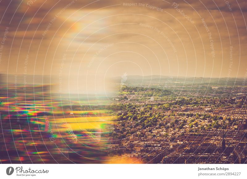 Blick auf Edinburgh vom Arthur's Seat mit Prisma Ferien & Urlaub & Reisen Tourismus Freiheit wandern Nebel Stadt Hauptstadt bevölkert ästhetisch Großbritannien