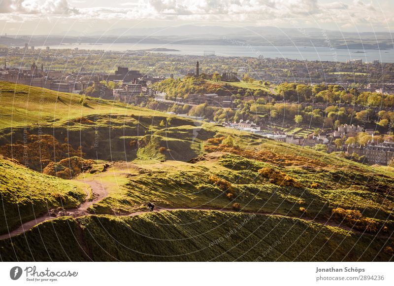 Ausblick vom Arthur's Seat auf Edinburgh Ferien & Urlaub & Reisen Tourismus Ferne Freiheit wandern Wolken Stadt Hauptstadt Stadtrand bevölkert Optimismus Macht