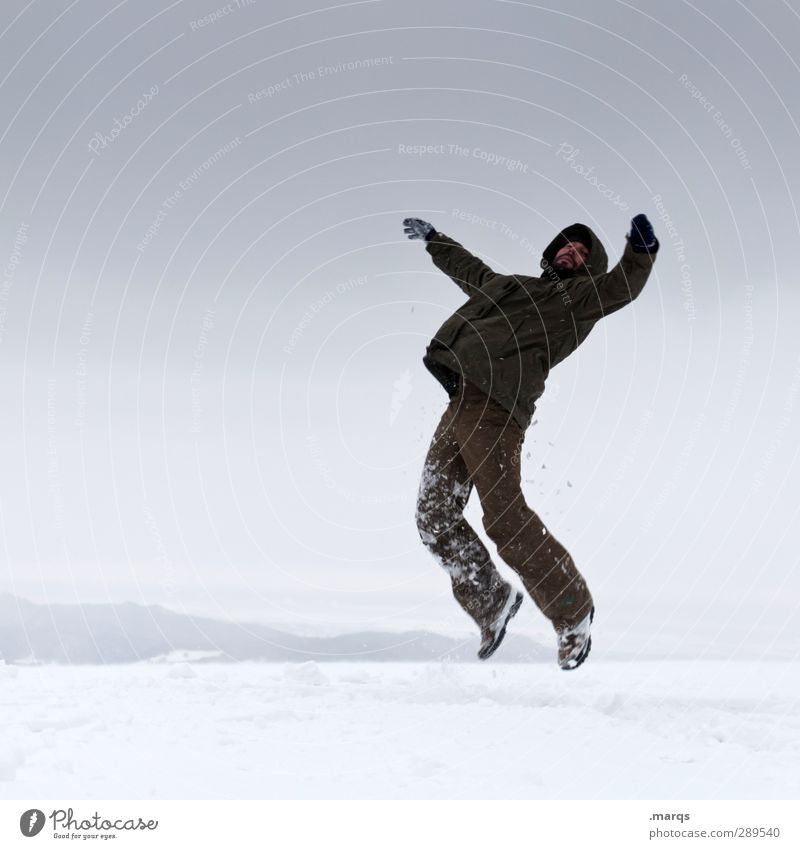 Beam me up Mensch maskulin Erwachsene Natur Winter Klima Klimawandel Unwetter Schnee Zeichen springen außergewöhnlich kalt Gefühle Surrealismus aufsteigen