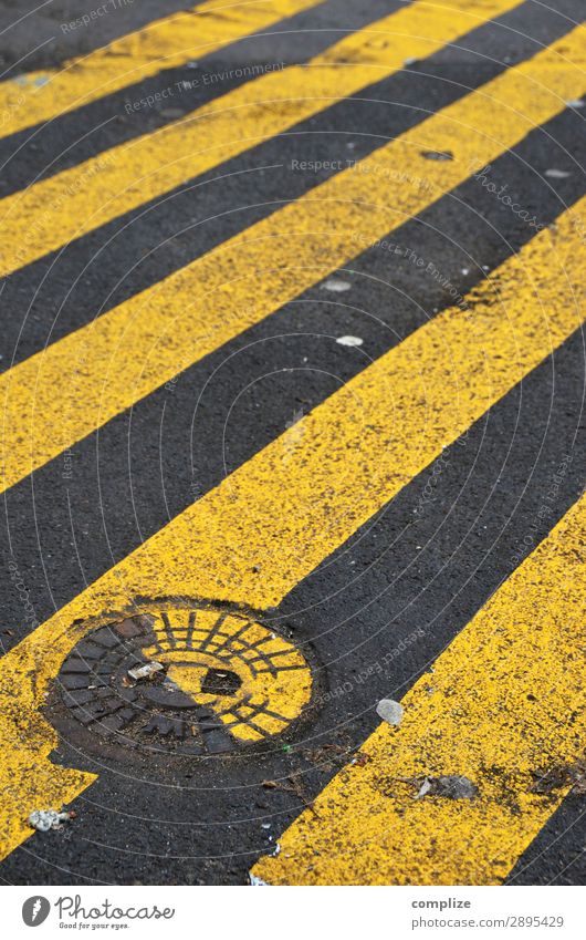 Something Wrong Fahrradfahren Güterverkehr & Logistik Baustelle Stadt bevölkert Platz Verkehr Verkehrsmittel Personenverkehr Autofahren Straße Verkehrszeichen