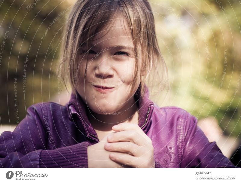 Morgen Kinder wird's was geben :) Mensch feminin Kindheit Hand 1 3-8 Jahre lachen leuchten Blick Fröhlichkeit Glück natürlich klug violett Freude Lebensfreude