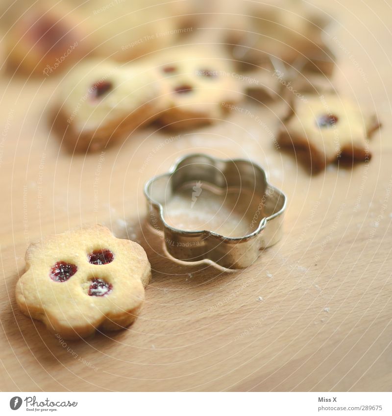 24.12. Lebensmittel Teigwaren Backwaren Ernährung Weihnachten & Advent lecker süß Marmelade Linzer Auge Linzer Plätzchen Keks Ausstechform Ausstecher