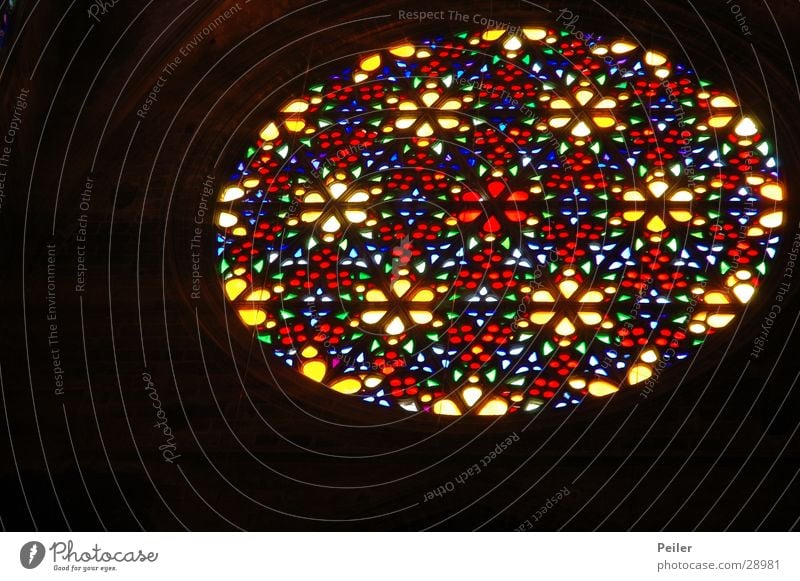 Licht im Dunkel 2 Fenster dunkel schwarz glühen Gotteshäuser Glas Religion & Glaube Lichtstrahl Farbe Lampe Kirchenfenster.