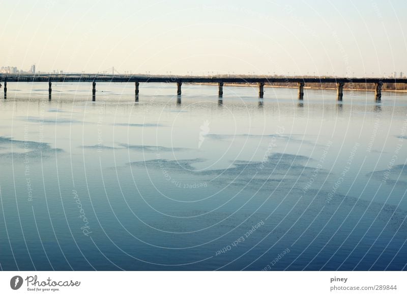 dnepr Kiew Ukraine Europa Stadt Hauptstadt Bauwerk Architektur blau gelb Brücke Fluss Wasser Farbfoto Außenaufnahme Strukturen & Formen Menschenleer Tag Abend