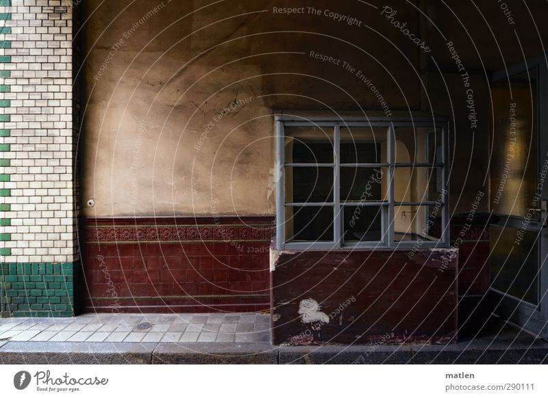 entree Menschenleer Haus Bauwerk Architektur Mauer Wand Verkehrswege braun grün weiß Pforte Einfahrt Fliesen u. Kacheln verglast Autotür Farbfoto