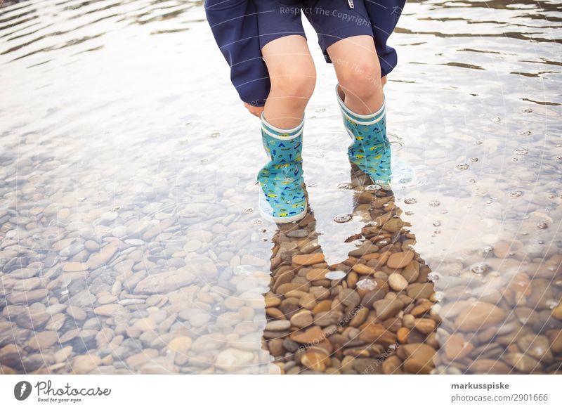 Gummistiefel Wasser Planschen Freizeit & Hobby Spielen Angeln Kinderspiel Ferien & Urlaub & Reisen Tourismus Ausflug Abenteuer Ferne Freiheit Expedition Camping