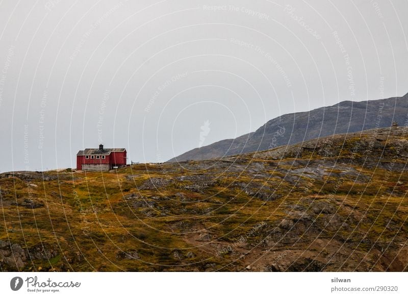 Green(hut)land Abenteuer Expedition Berge u. Gebirge Landschaft Himmel Herbst schlechtes Wetter Regen Hügel Menschenleer Hütte Ferne schön gelb grün rot ruhig