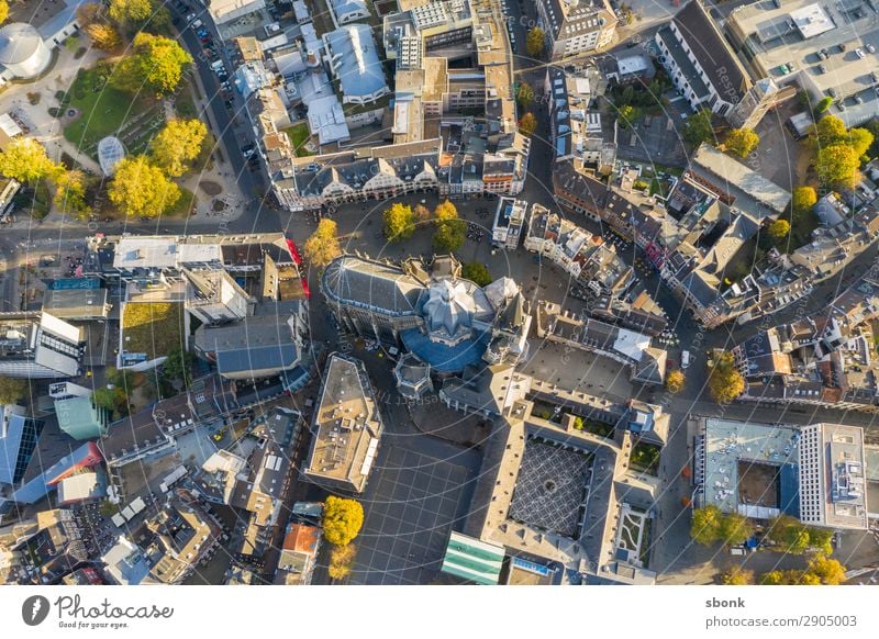 Aachen Stadtzentrum Stadtrand Altstadt Skyline Kirche Dom Sehenswürdigkeit Wahrzeichen Denkmal Religion & Glaube Aken Aix-La-Chapelle Großstadt aerial