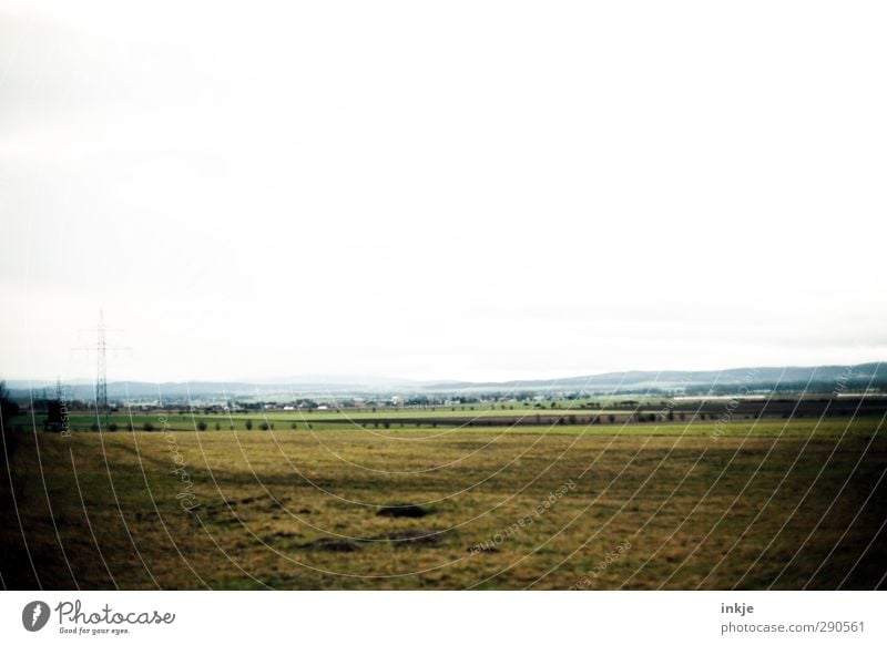 hier kann man nicht leben, hier muss man leben wollen! Umwelt Landschaft Himmel Horizont Herbst Gras Wiese Feld Dorf Stadtrand Menschenleer Haus kalt Natur