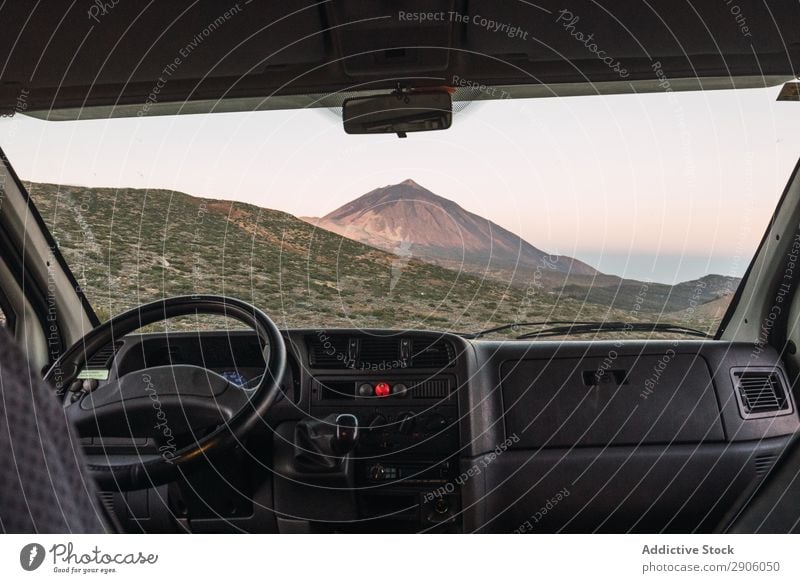 Blick vom Auto auf den Hügel PKW Berge u. Gebirge Top Teide Teneriffa Kanaren Spanien Gipfel Aussicht malerisch erstaunlich Landschaft Natur