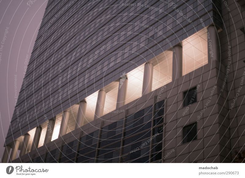 Neoklassizismus Hochhaus Bankgebäude Bauwerk Gebäude Architektur Fassade eckig gigantisch kalt Stadt Vertrauen Sicherheit loyal Hochmut Stolz ästhetisch