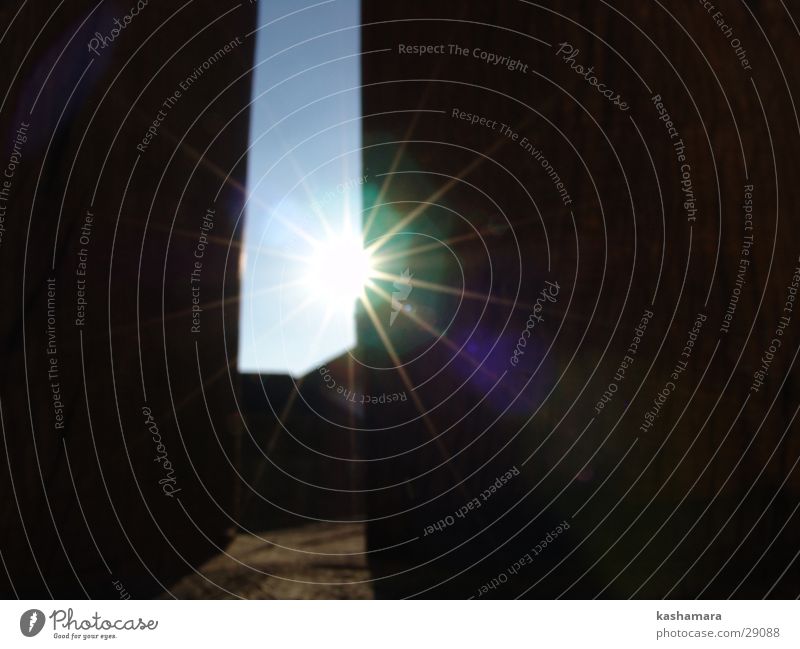 Sonnen-Skulptur Kunst Ausstellung Kultur Himmel blau schwarz Farbfoto Licht Schatten Kontrast Sonnenlicht Sonnenstrahlen Sonnenaufgang Sonnenuntergang